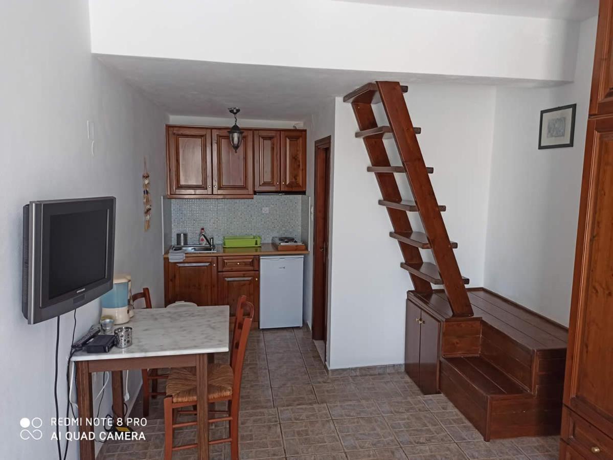 Asvestoti Mesonettes Blue Light Σιελ Μεζονετεs Hotell Pera Gyalos Exteriör bild
